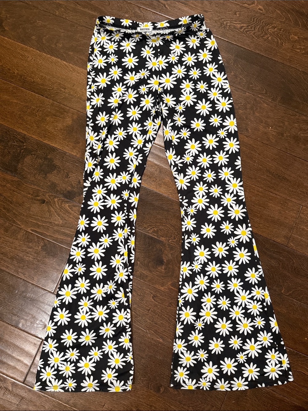 🥳 7/$10!! Black Daisy Print Flared Pants Size MD